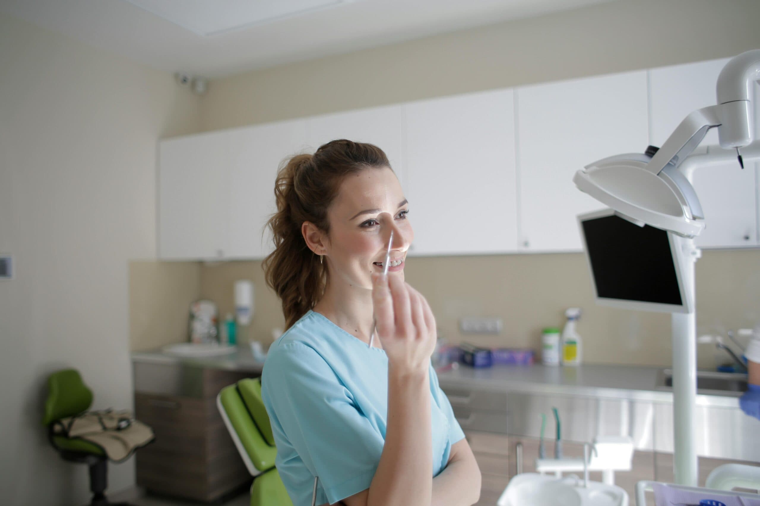 Why Dental Virtual Assistant Services Are Growing in 2025: Benefits for US Practices